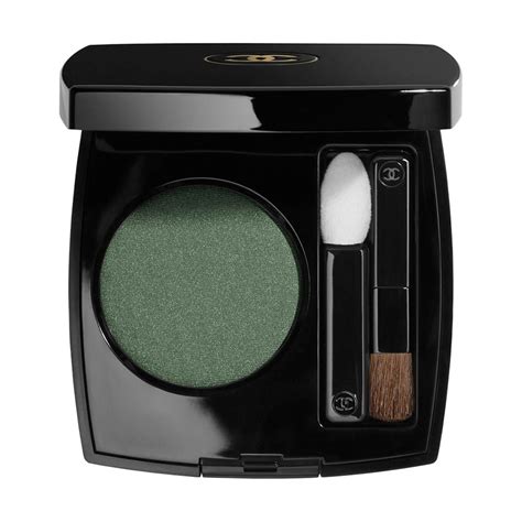 chanel verde eyeshadow.